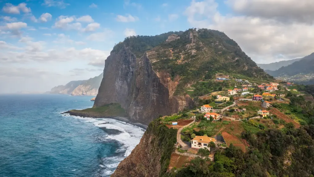 Ponta do Clérigo, Madeira: Coastal Hike Guide 2 Steep cliffs and scattered houses along the Faial coast near Santana