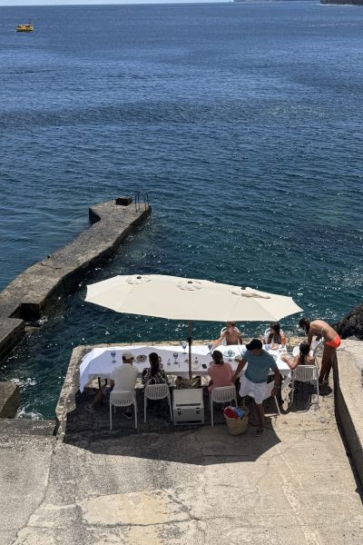 People having lucnh near the sea, looking at the ocean, an experience by Luxury Charter Madeira.